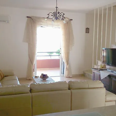 Pelago Seafront House *